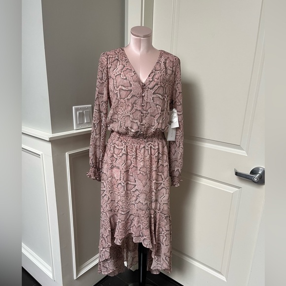 1.State Pink Snakeskin Long Sleeve High Low Dress size S but fits like a M NWT - Picture 2 of 8